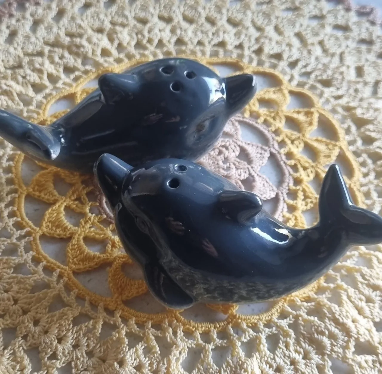 Salt and Pepper Shakers — photo 3