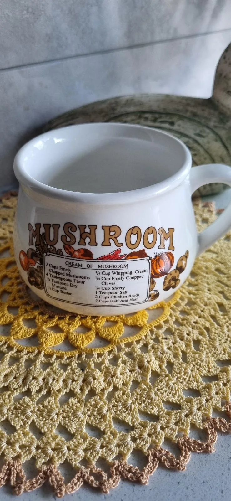 Vintage soup cup with myshroom recipe — photo 3