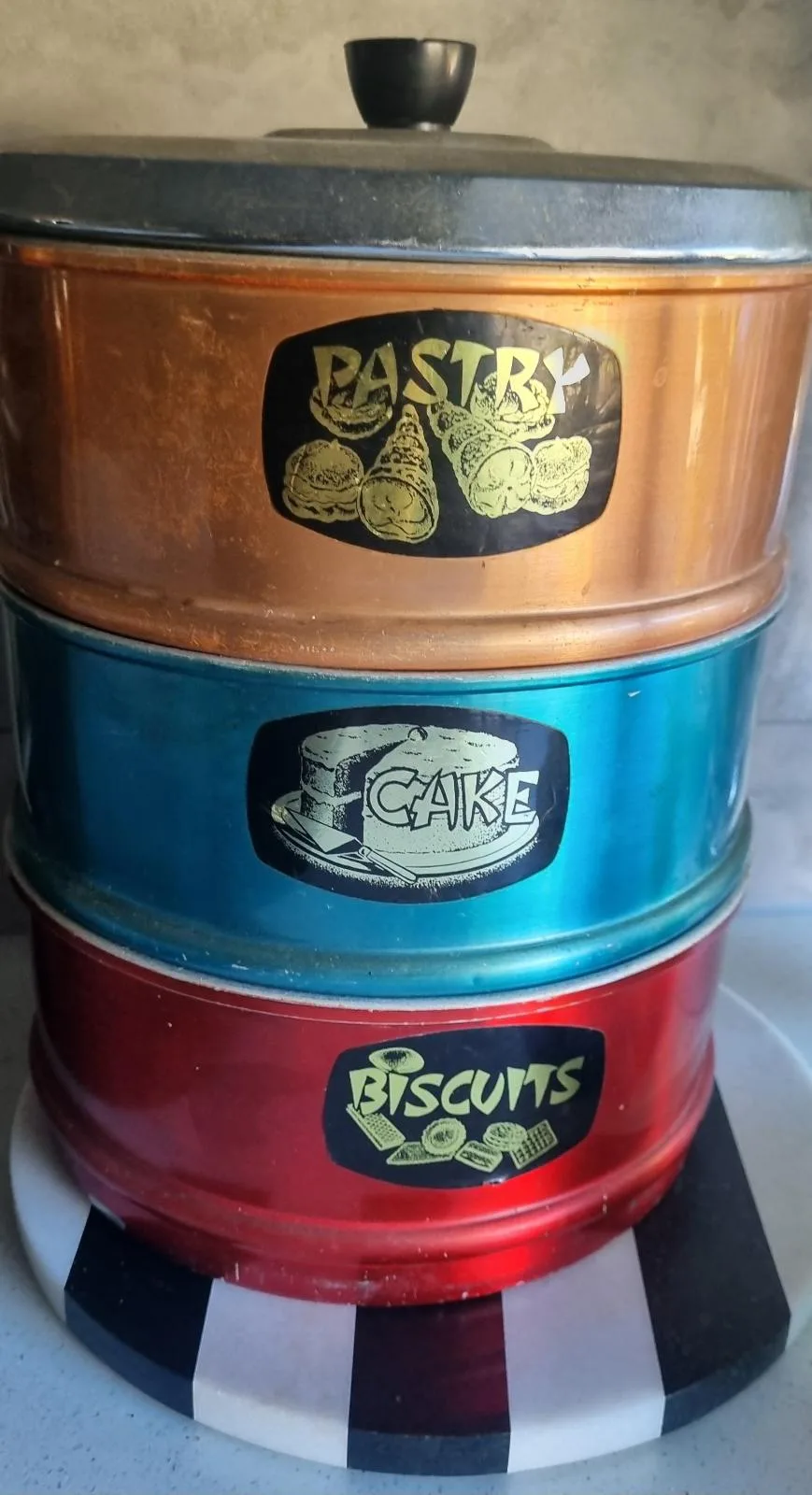 Retro Pastry Tins 3 tier — photo 2