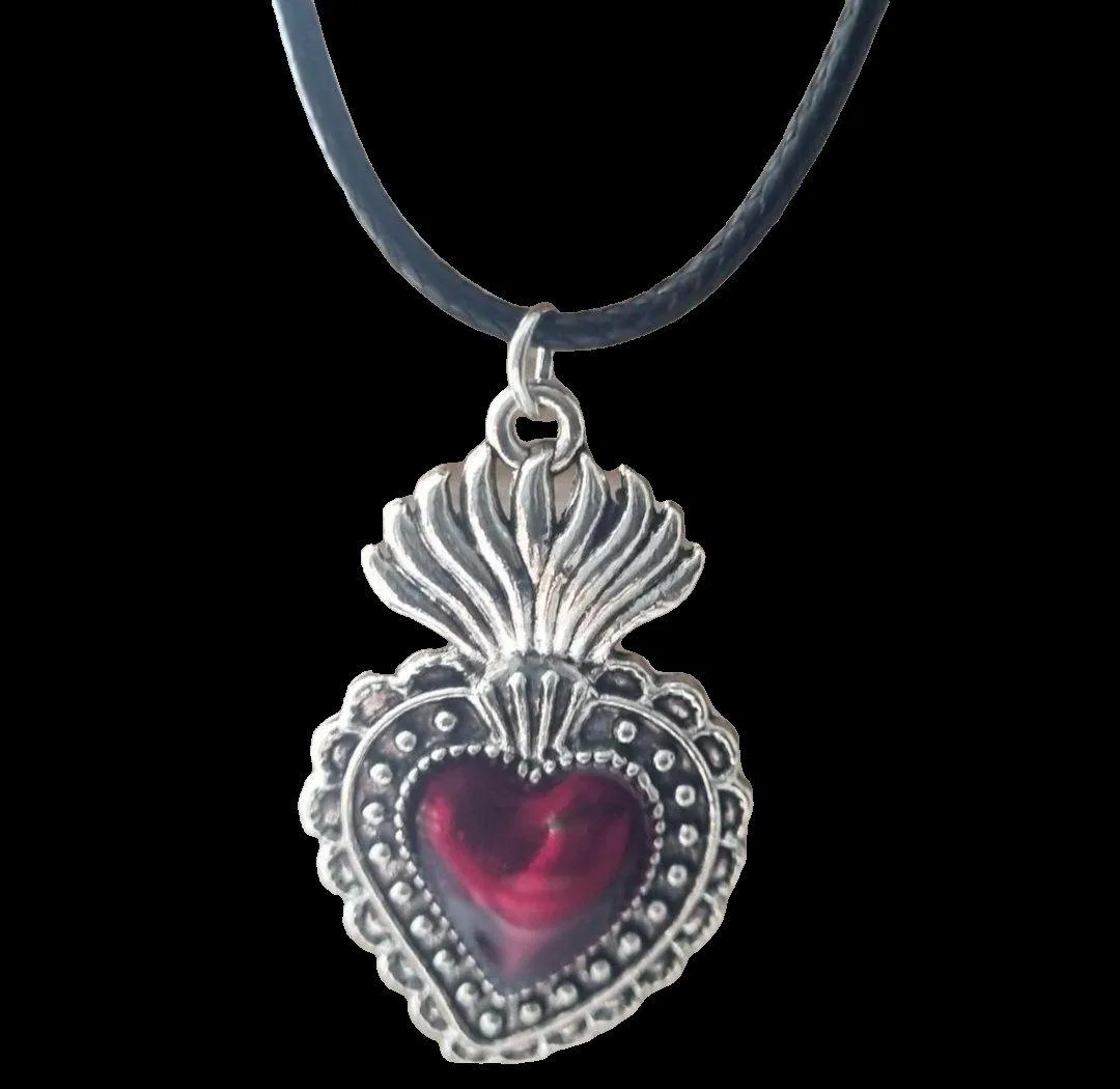 Heart red pendant on necklace — photo 3