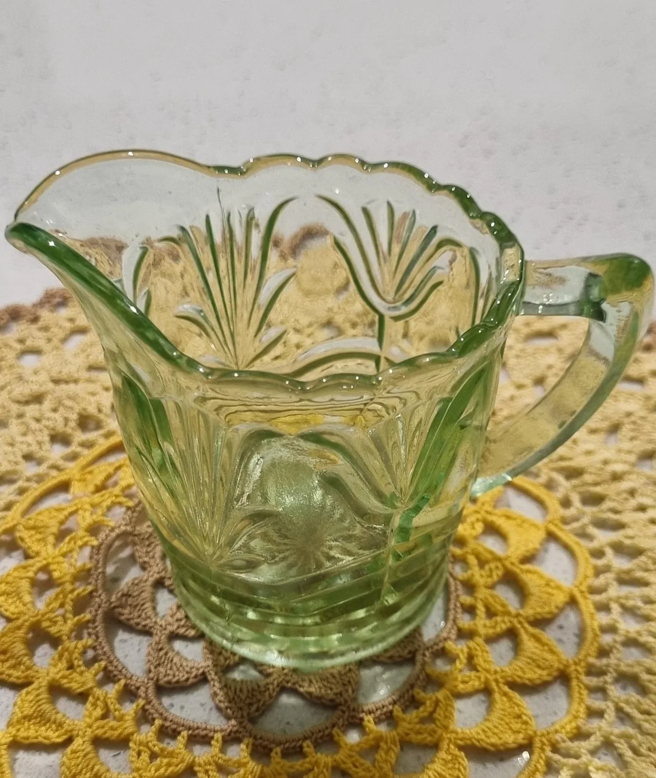 Depression glass jug — photo 3