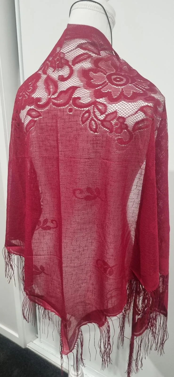 Shawl Red with tassels — photo 5