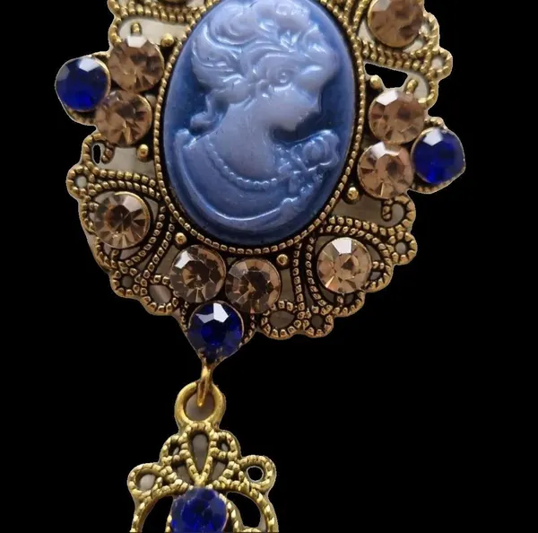 Vintage Cameo brooch
