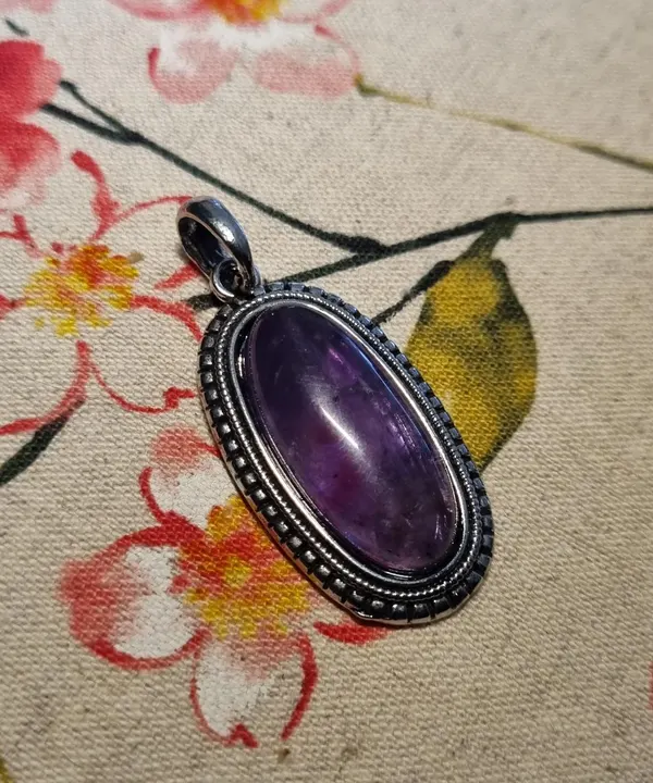 Pendant purple stone in Oval frame