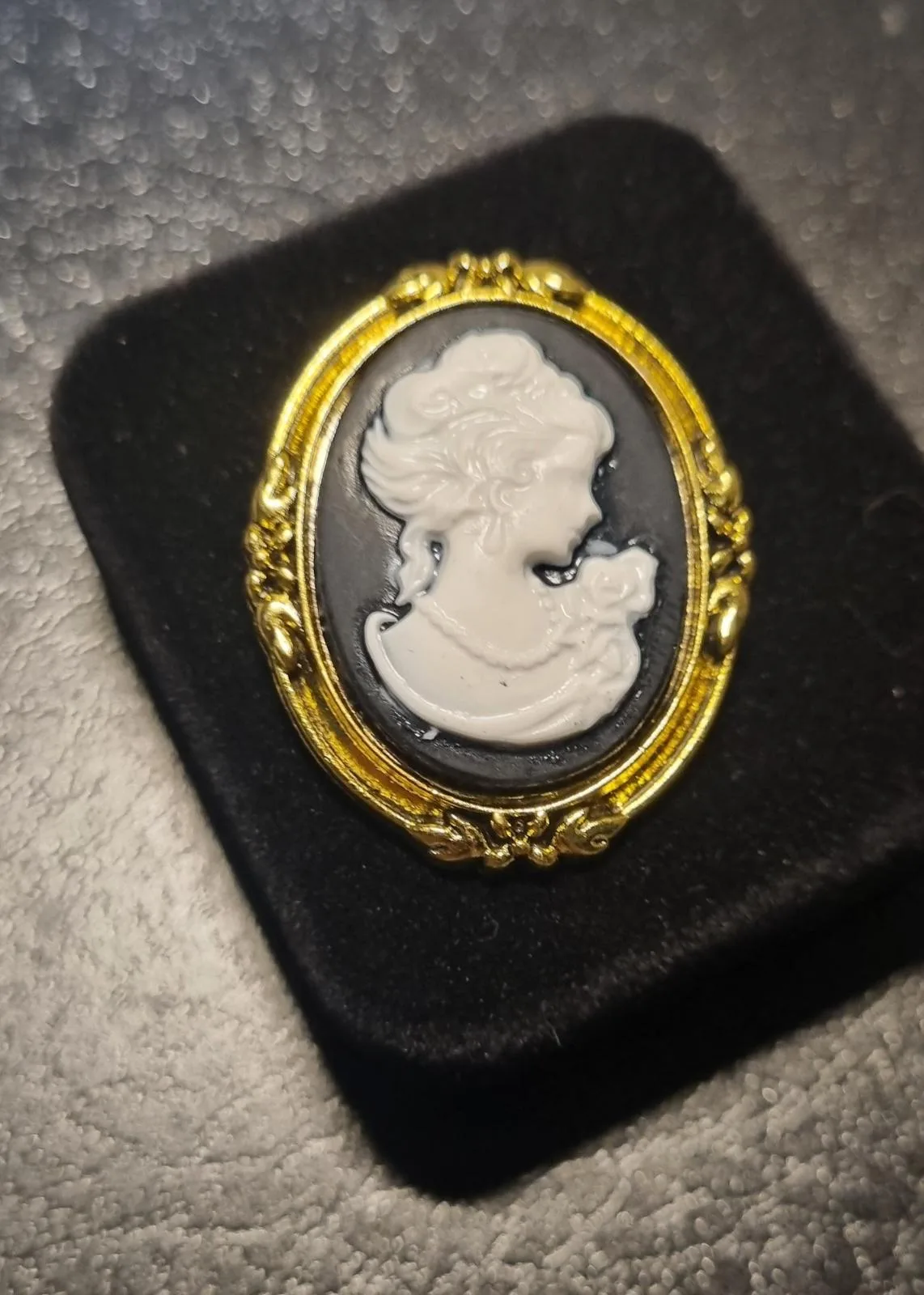 Vintage style Black Cameo . – photo 2