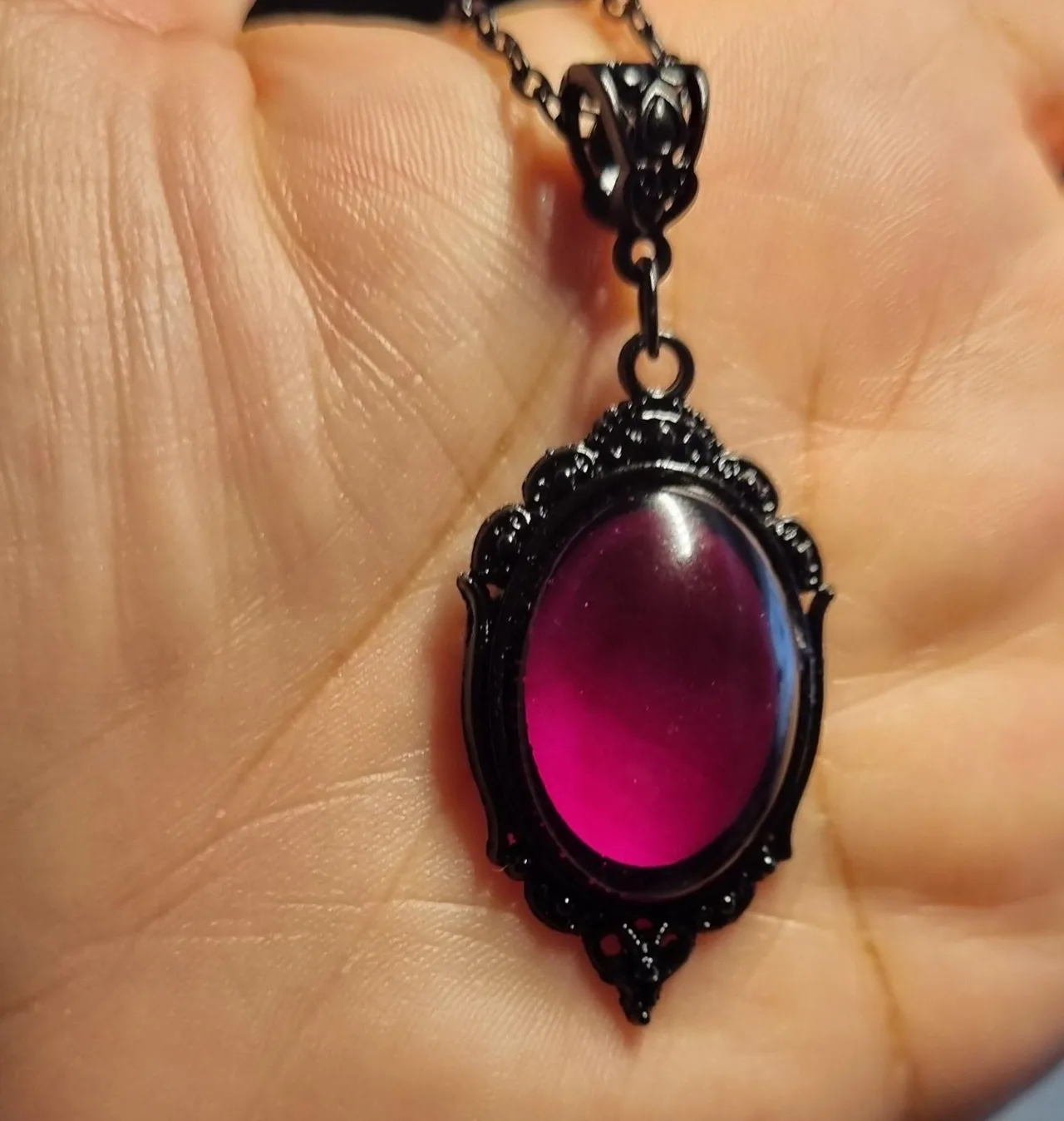 Pink oval pendant with chain – photo 5