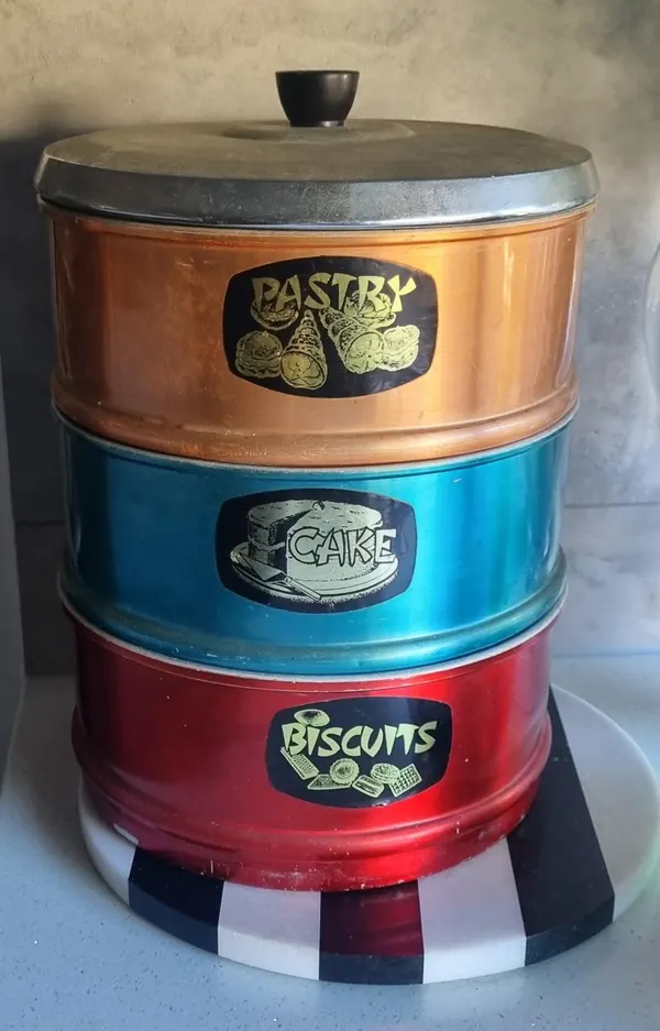 Retro Pastry Tins 3 tier