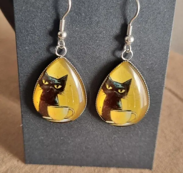 Earrings cat in beaded glass