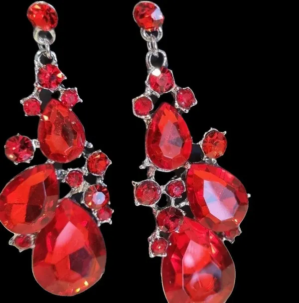 Earrings red diamonte