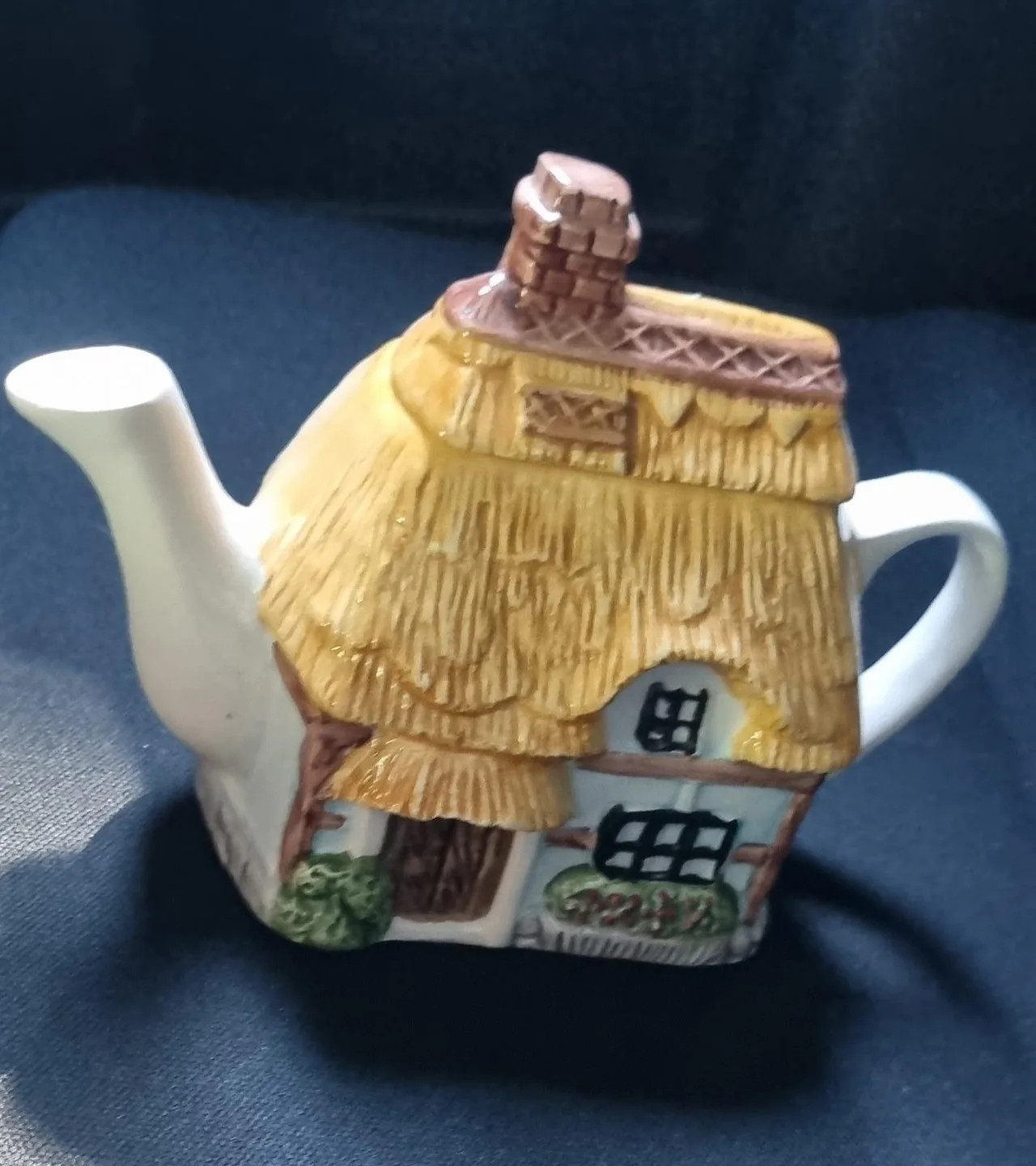 Cottage Teapot — photo 2