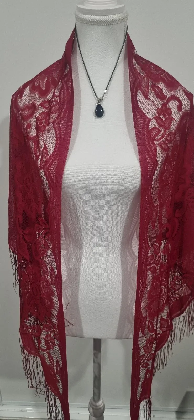 Shawl Red with tassels — photo 2