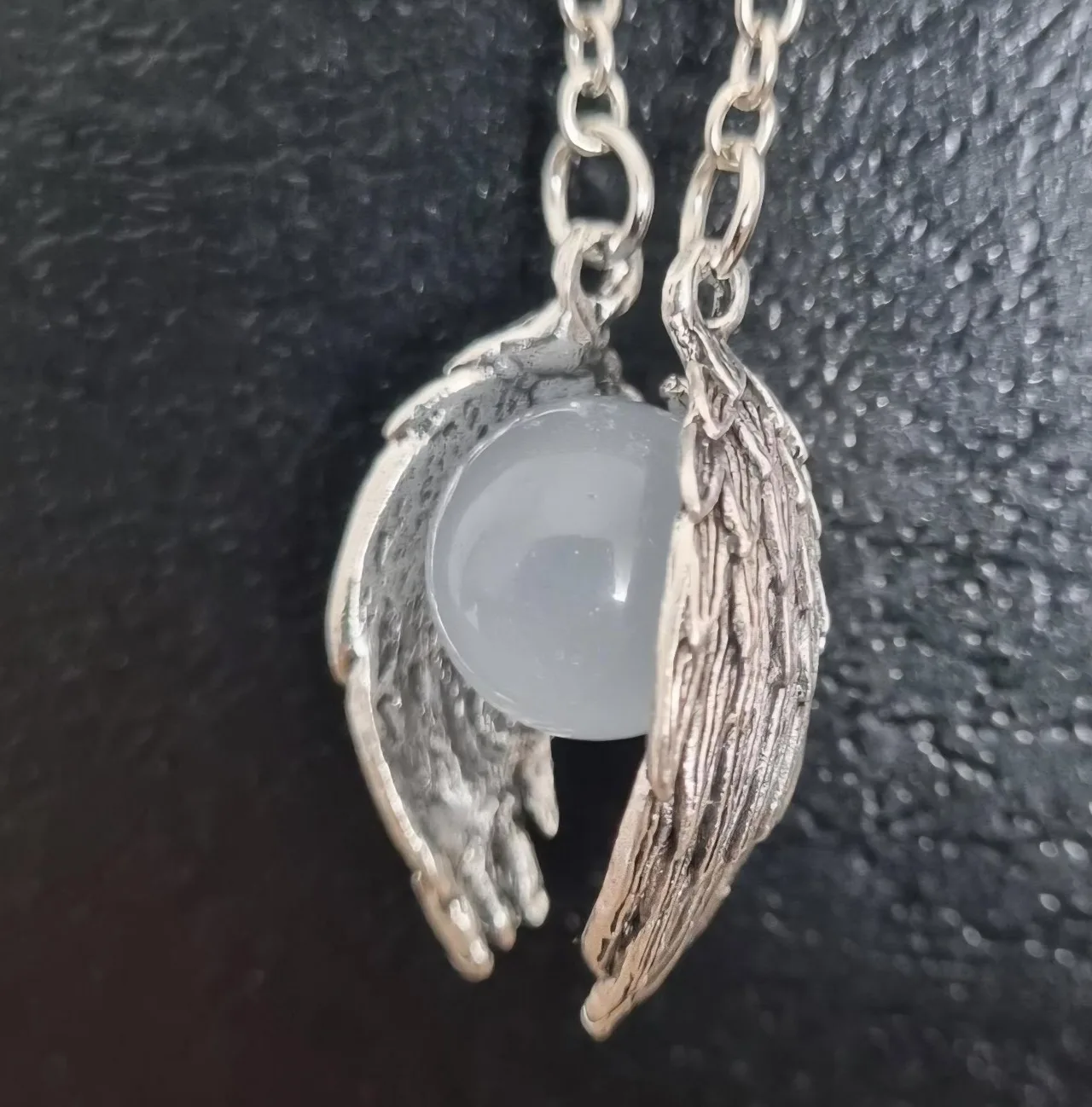 Pendant Wings and sphere — photo 3