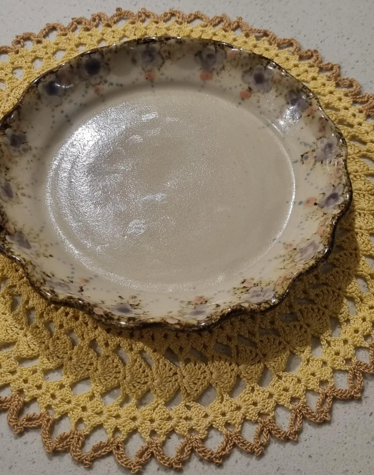 Pottery decor trinket plate . — photo 2