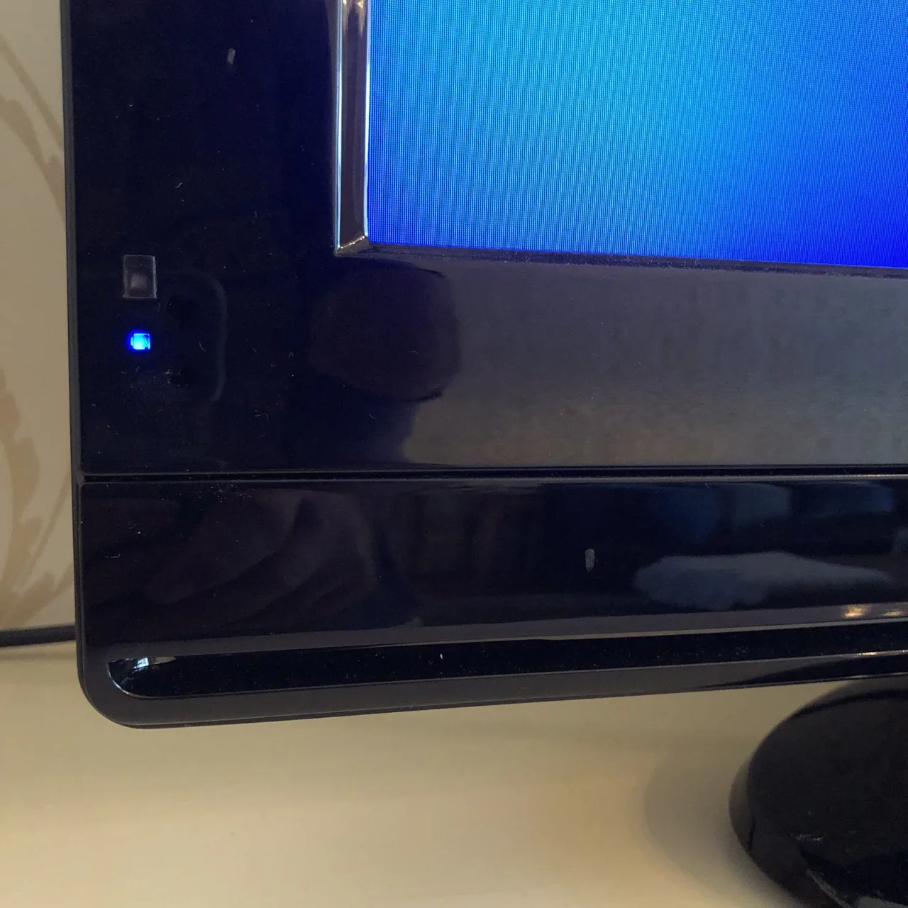 32inch LCD Kogan FHD 1080P TV + Remote + Internal TV antenna — photo 7