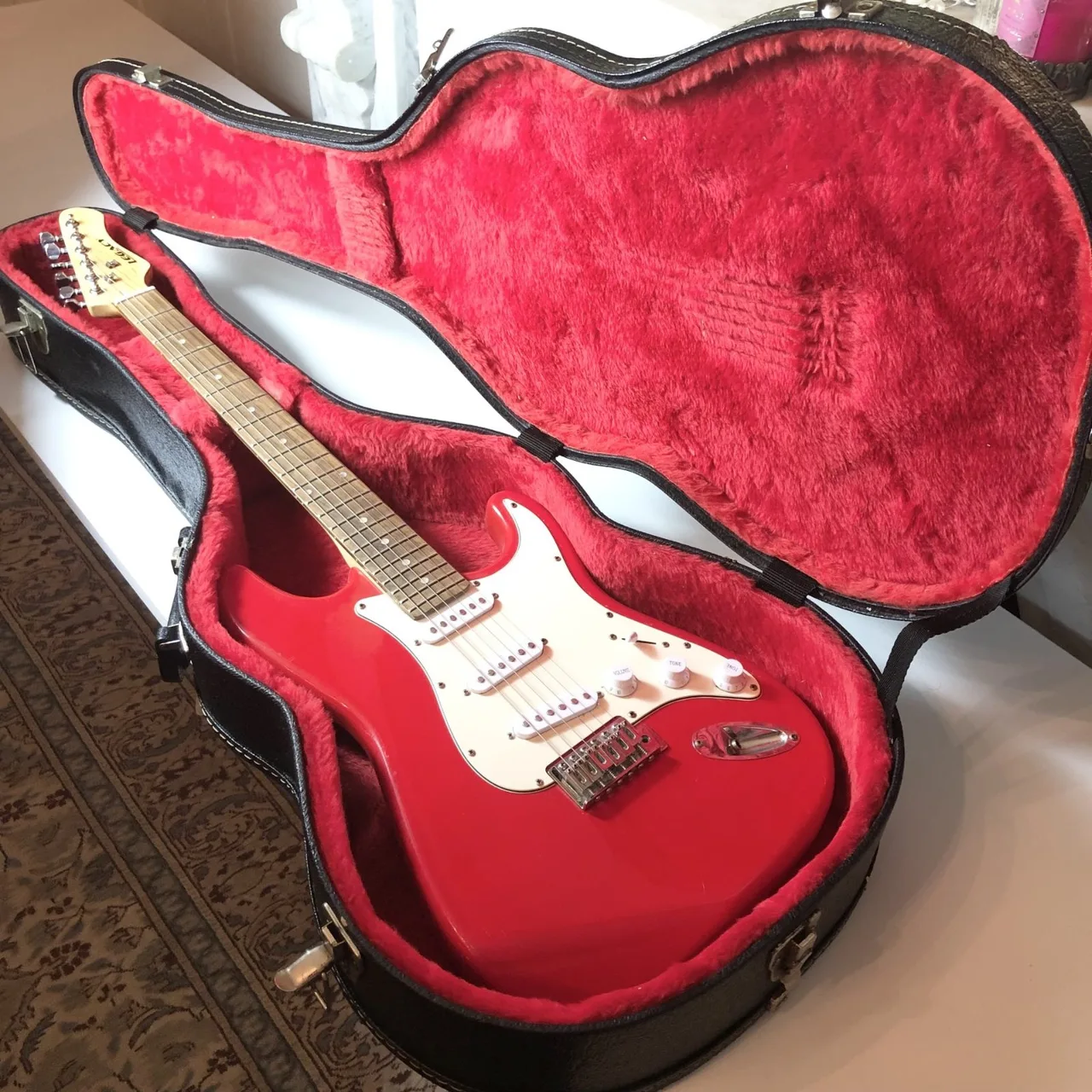 Red Legacy Electric Guitar Pack Complete Setup – Play, Display & Enjoy — photo 4