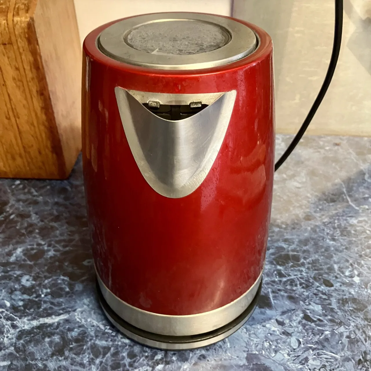 used Red Stainless Steel Cordless Hot Water Kettle – Reliable, Simple — photo 4