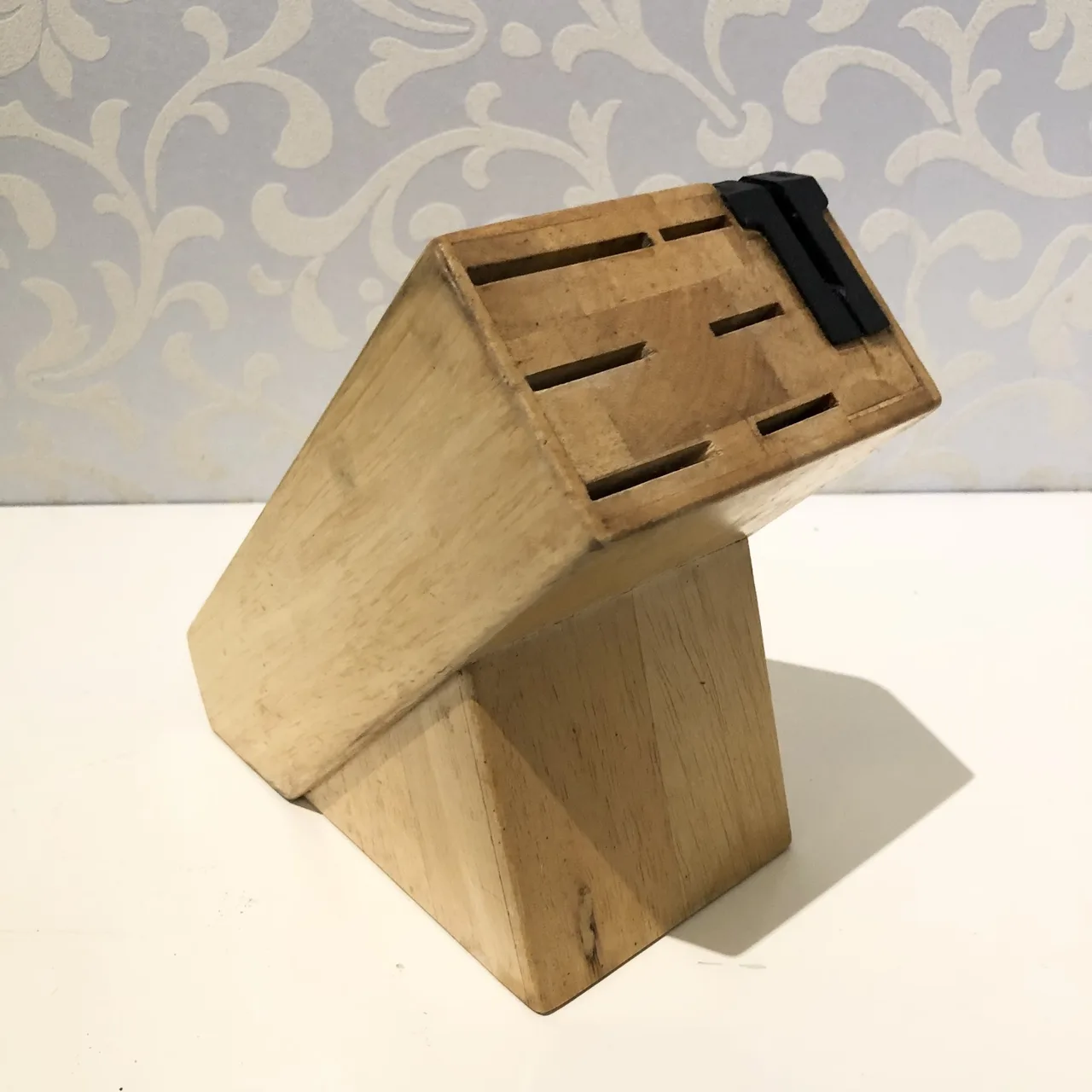 Hardwood Kitchen Knife Storage Block with built-in Sharpener — photo 4