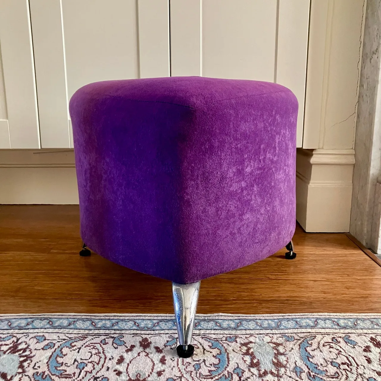 LOVE AT FIRST SIT! Royal Purple Velvet Heart Ottoman — photo 6