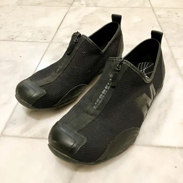 Gently Used Womens Black Merrell Barrado Runners