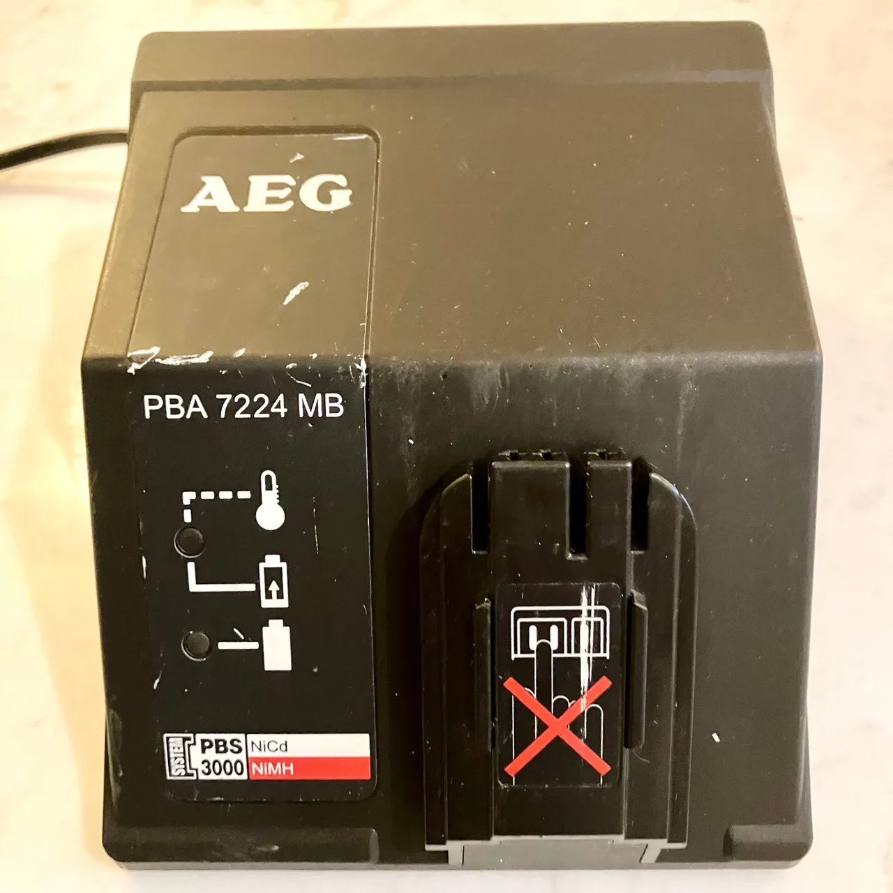 clean working AEG 14.4V Cordless Hammer Drill – Battery, Charger & Case – photo 6