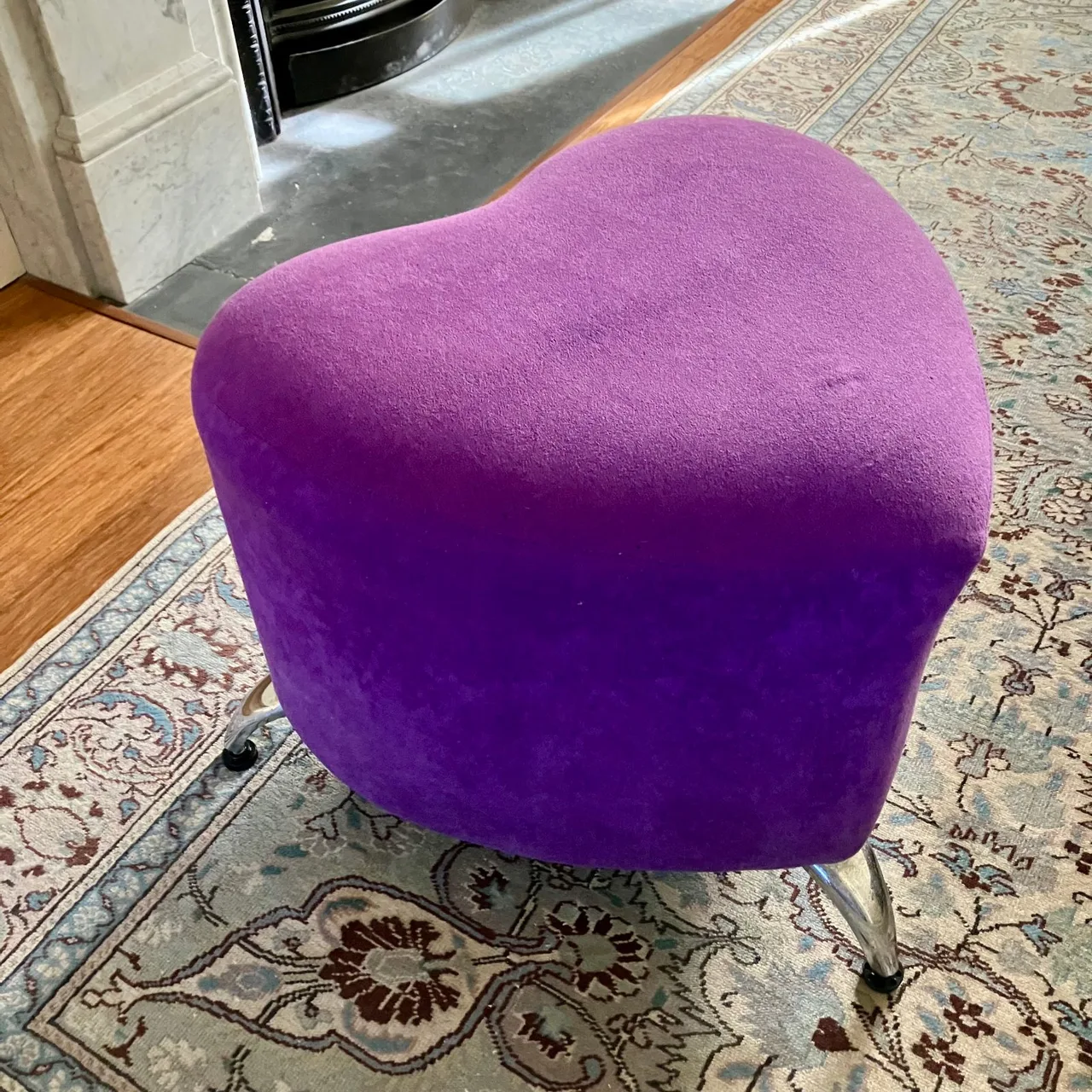 LOVE AT FIRST SIT! Royal Purple Velvet Heart Ottoman — photo 5