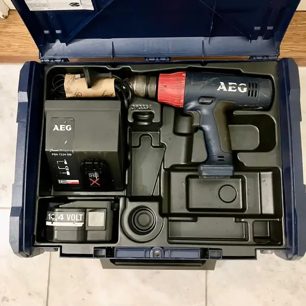clean working AEG 14.4V Cordless Hammer Drill – Battery, Charger & Case