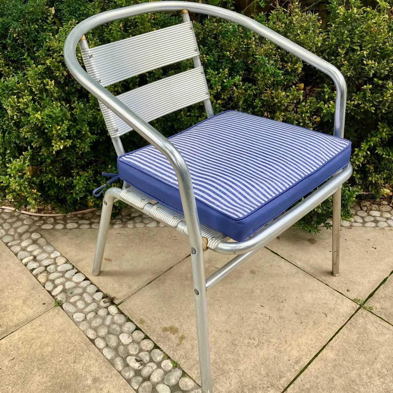 One Aluminum Outdoor Chair & Blue Stripe Cushion — photo 3