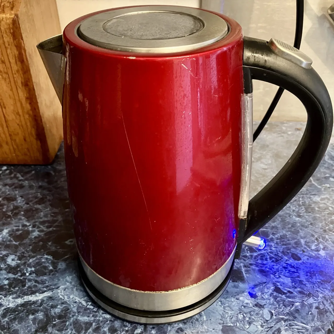 used Red Stainless Steel Cordless Hot Water Kettle – Reliable, Simple — photo 3