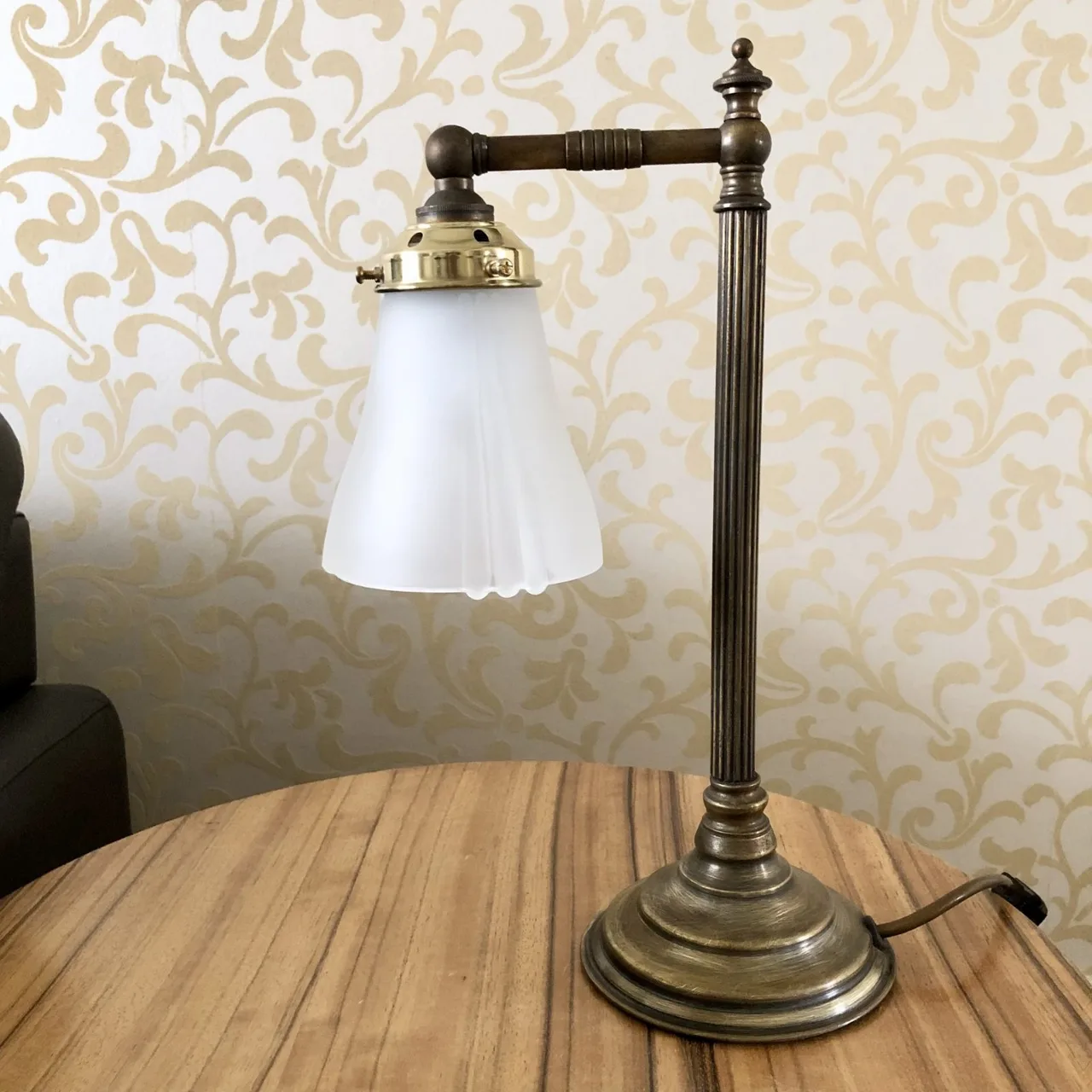 Briddgerton Brass & Glass Table Lamp – Warm Light, Timeless Style — photo 5