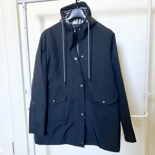 Clean & Gently Used Womens Black and Navy Winter Jacket (Size: Large)