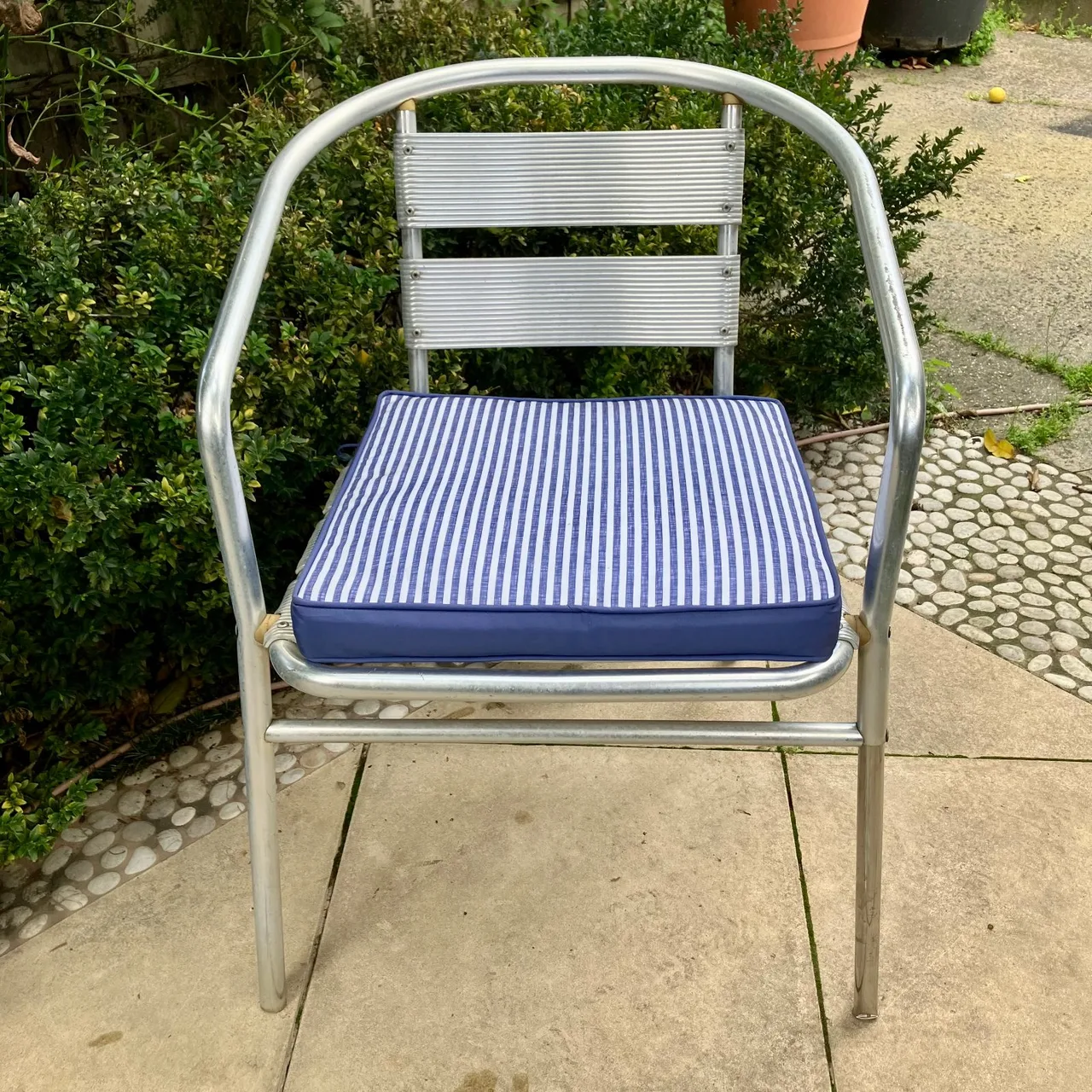 One Aluminum Outdoor Chair & Blue Stripe Cushion — photo 2