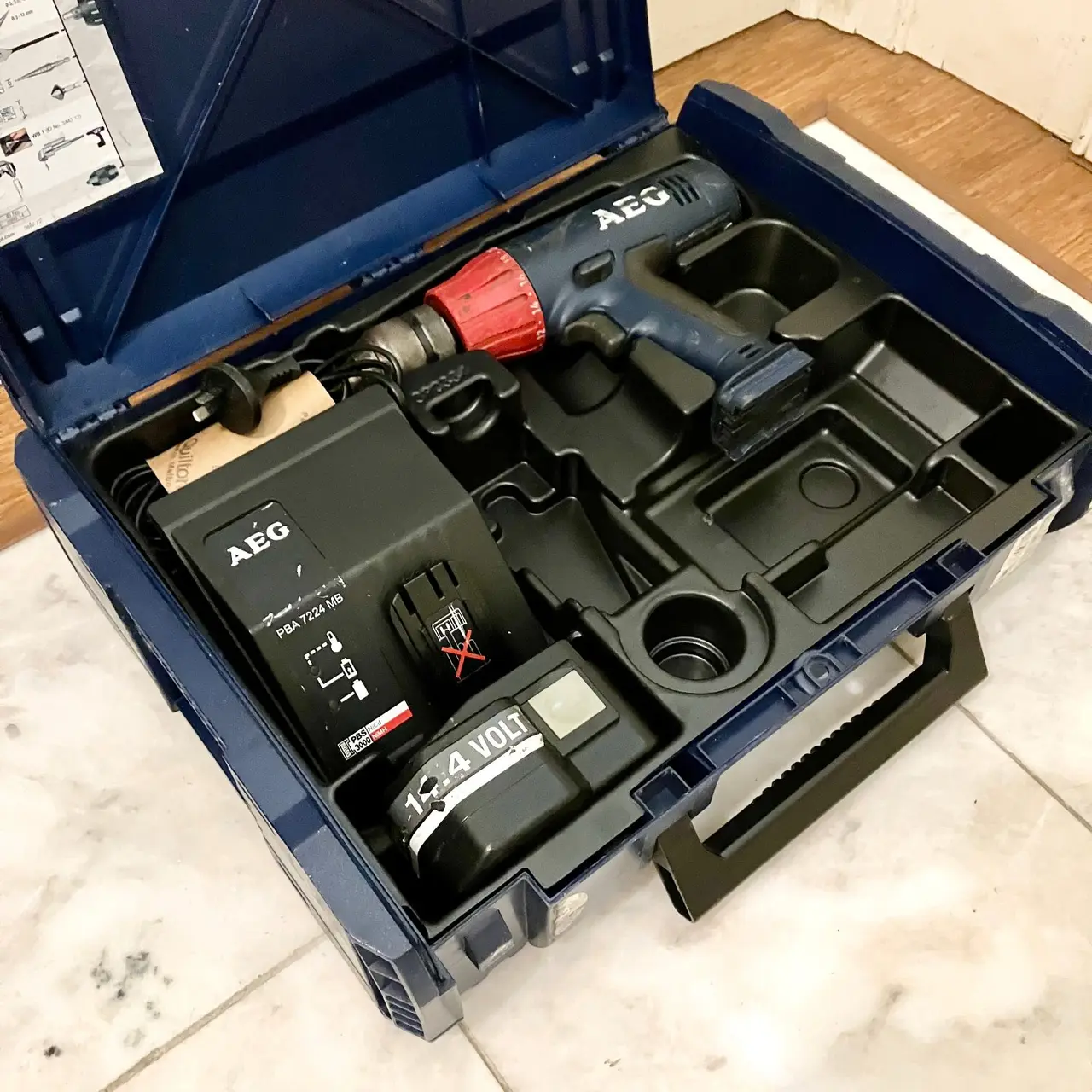 clean working AEG 14.4V Cordless Hammer Drill – Battery, Charger & Case – photo 8