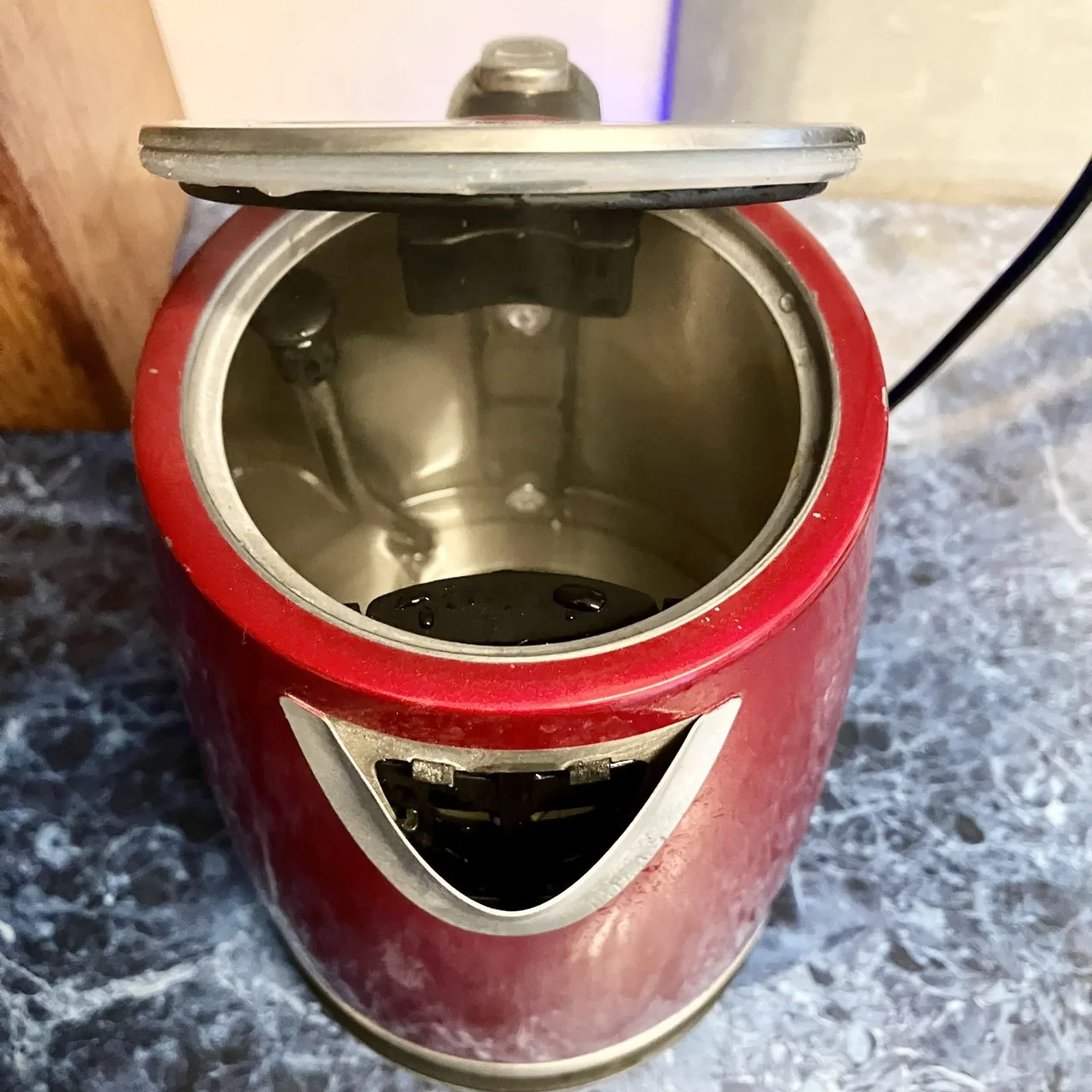 used Red Stainless Steel Cordless Hot Water Kettle – Reliable, Simple — photo 5
