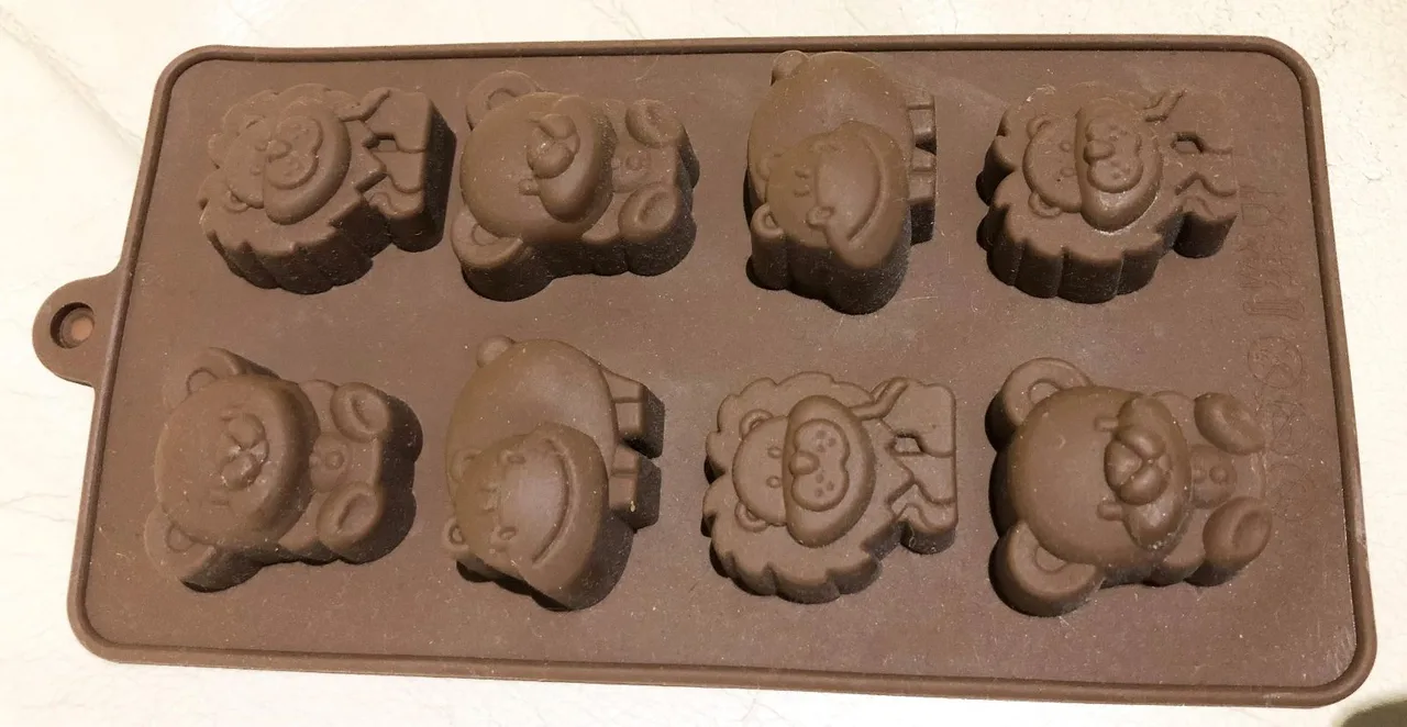 Set of 4 Chocolate Mold Silicone Lion Bear Hippo — photo 2