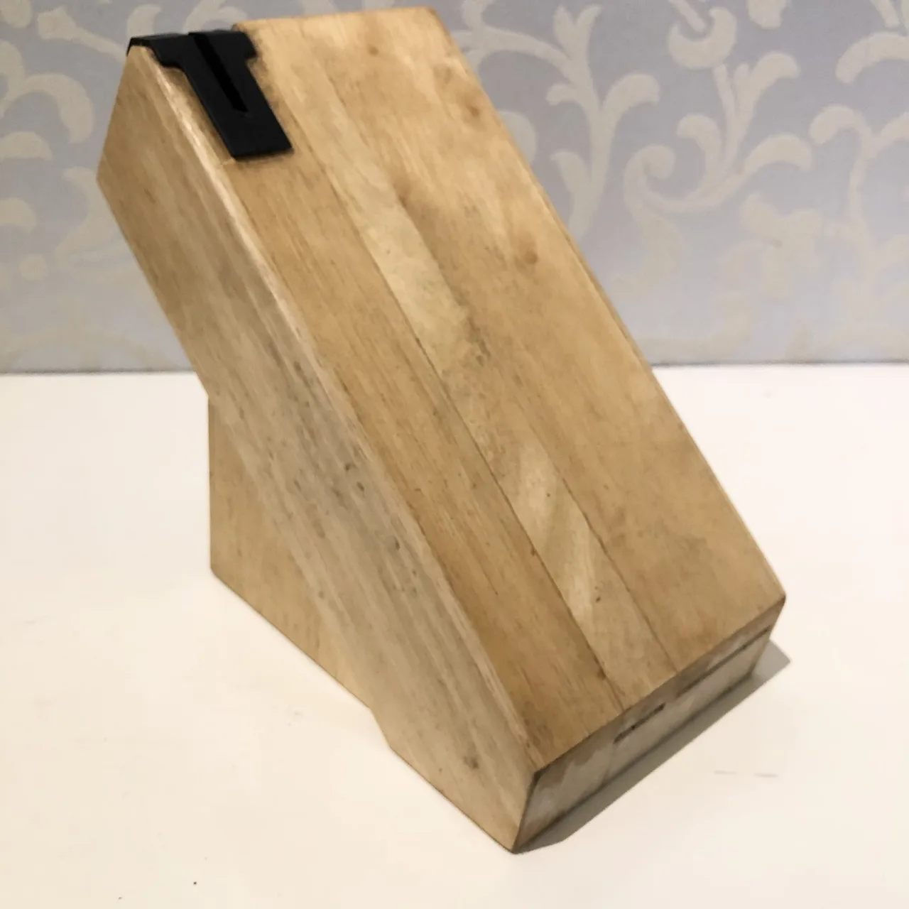 Hardwood Kitchen Knife Storage Block with built-in Sharpener — photo 3