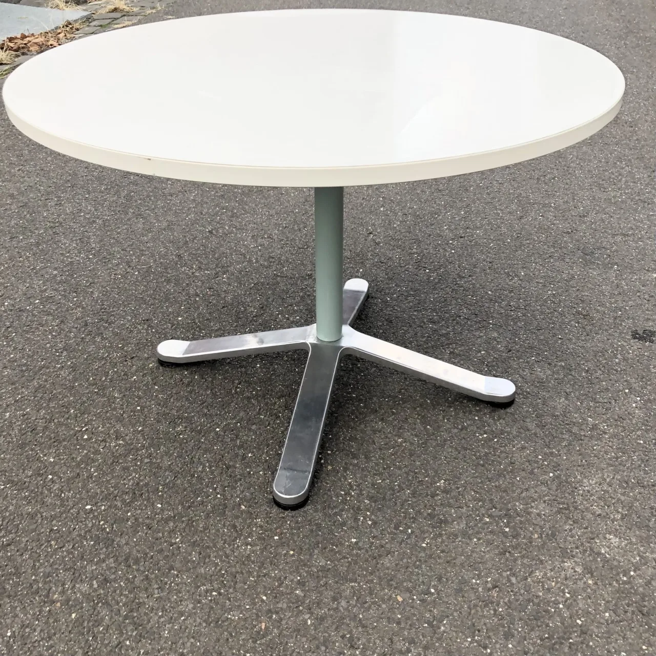 6-Seater Boomerang-Leg White and Silver Round Dining Table is 110cm — photo 3
