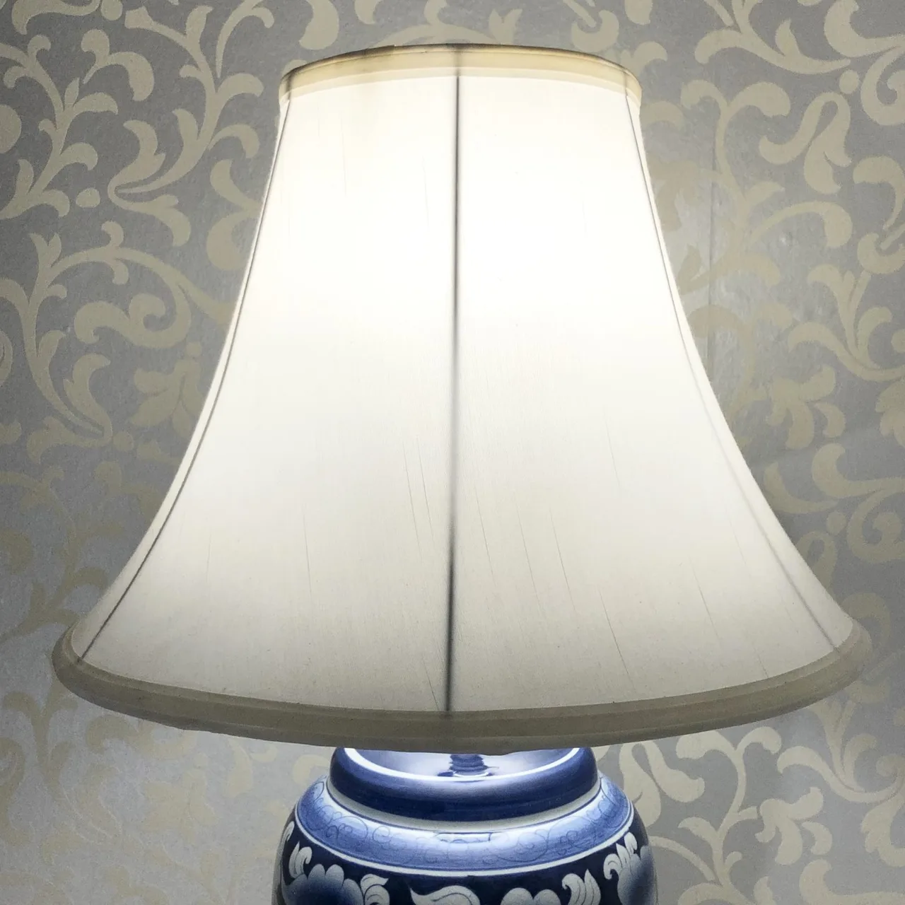 Blue & White Floral Ceramic Table Lamp – Statement Piece — photo 3
