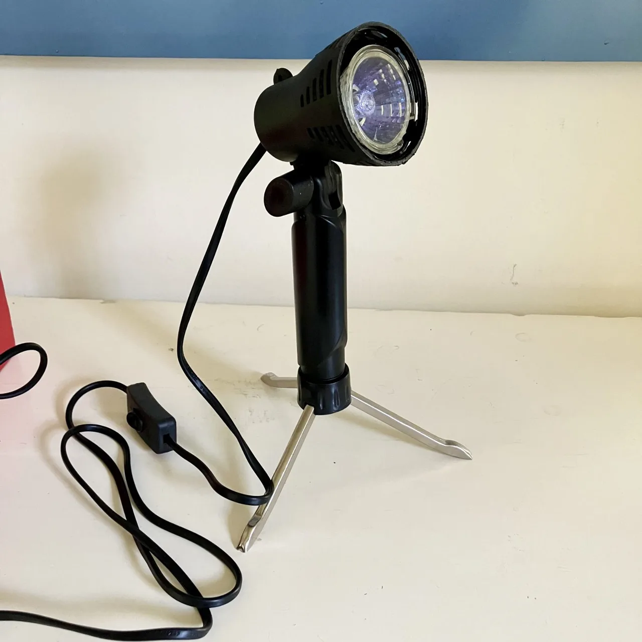 Mini Halogen Photography Studio Light with Tripod – Capture the Details Beautifu — photo 2