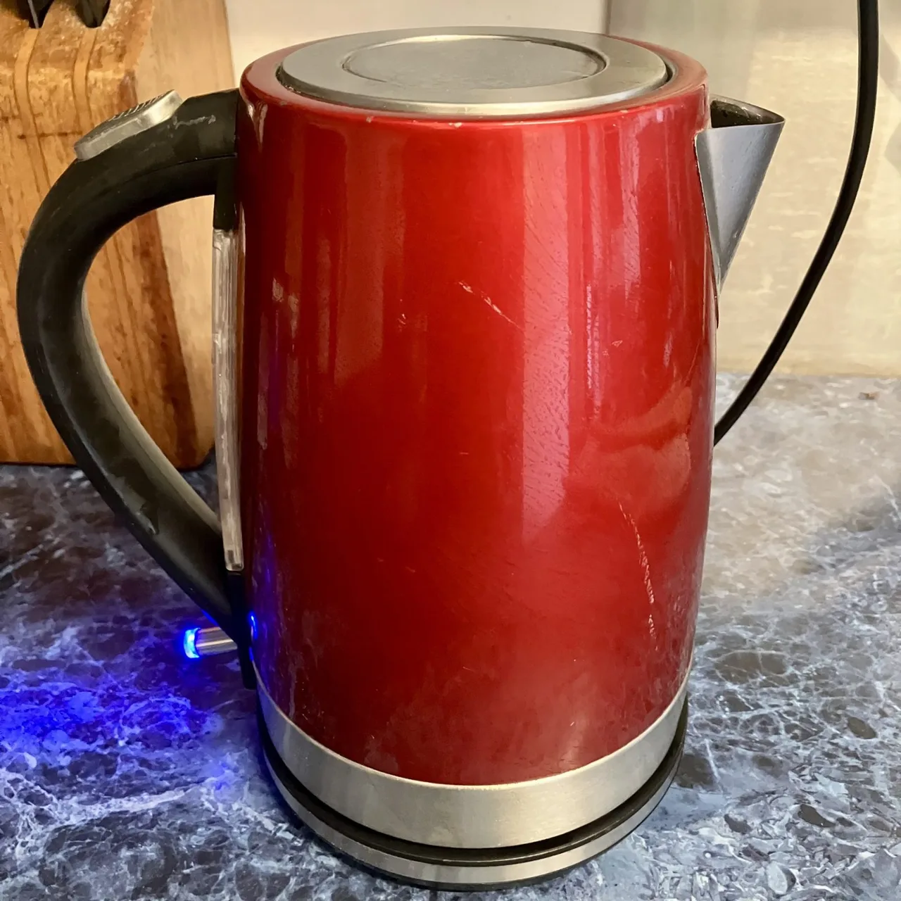 used Red Stainless Steel Cordless Hot Water Kettle – Reliable, Simple — photo 2