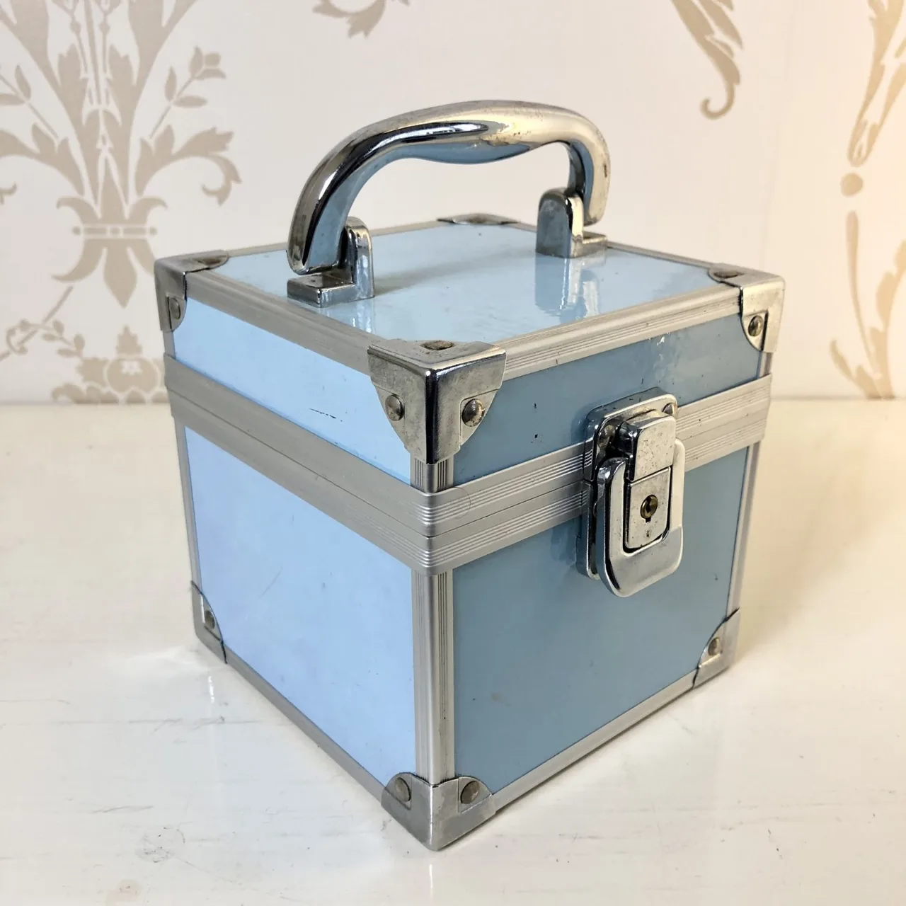 Blue Portable Velvet Lined Alloy Make Up Vanity Storage Cube 13cm — photo 3