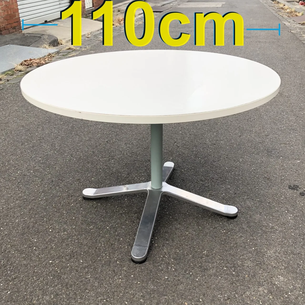 6-Seater Boomerang-Leg White and Silver Round Dining Table is 110cm — photo 2