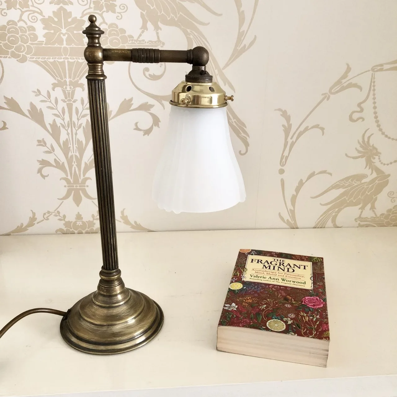 Briddgerton Brass & Glass Table Lamp – Warm Light, Timeless Style — photo 4