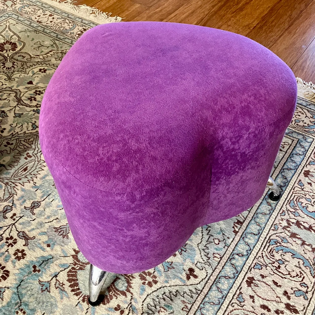 LOVE AT FIRST SIT! Royal Purple Velvet Heart Ottoman — photo 3