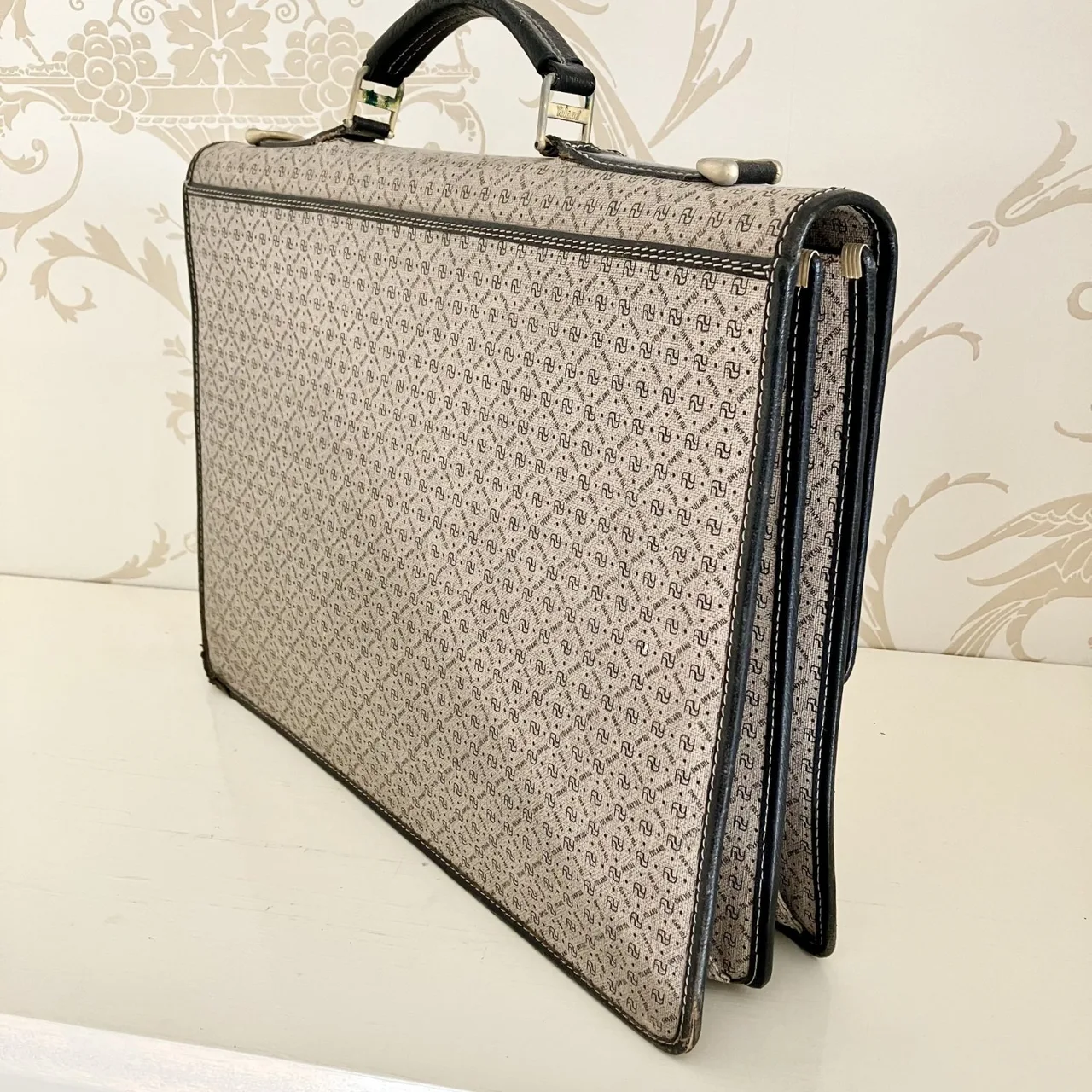 YOLAND Attache Case, Business Briefcase with distinctive Y branding — photo 4