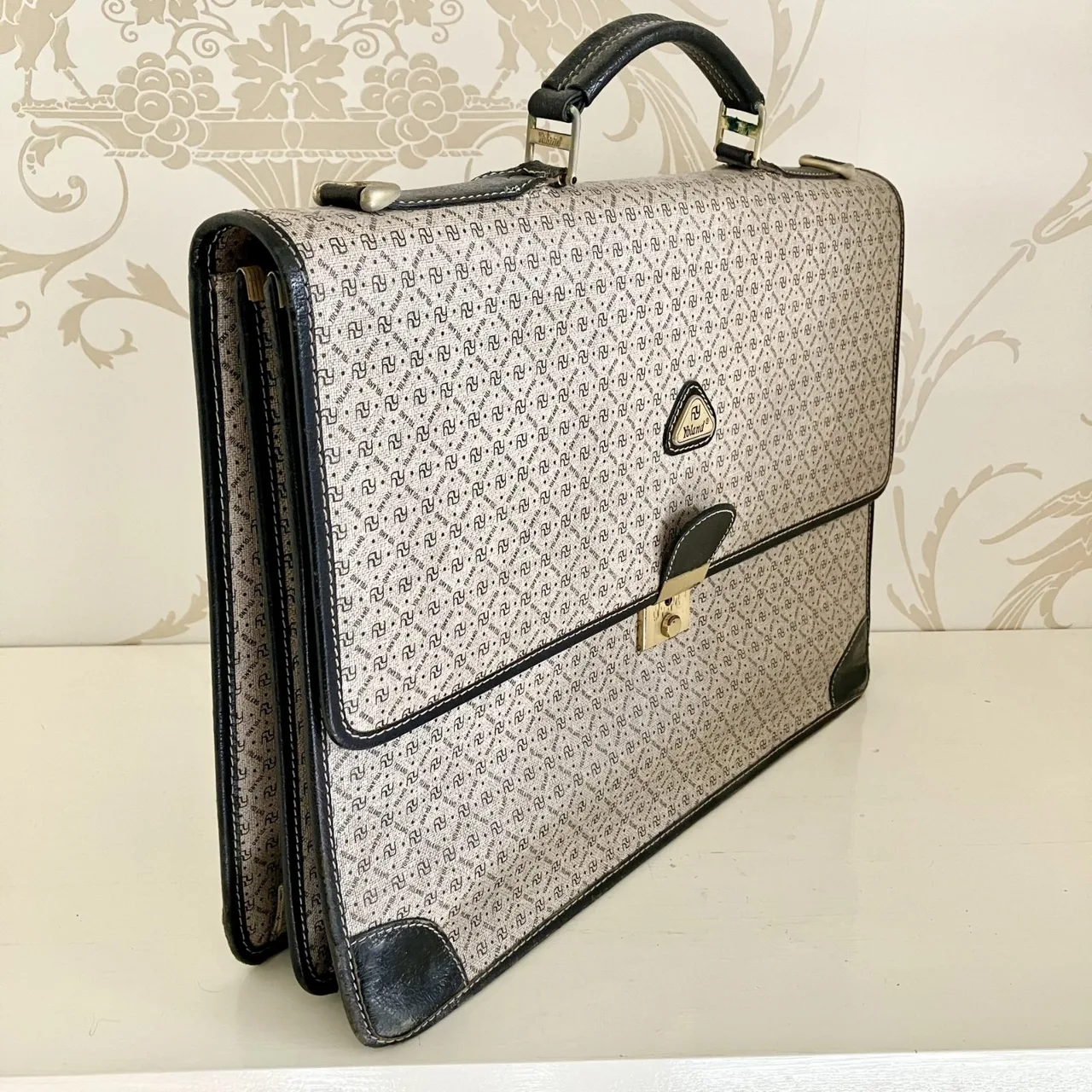 YOLAND Attache Case, Business Briefcase with distinctive Y branding — photo 3
