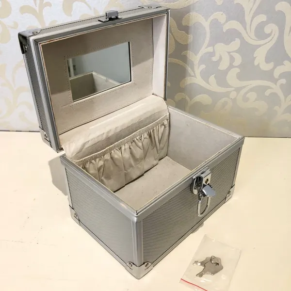 Silver Portable Aluminum Vanity Case Box
