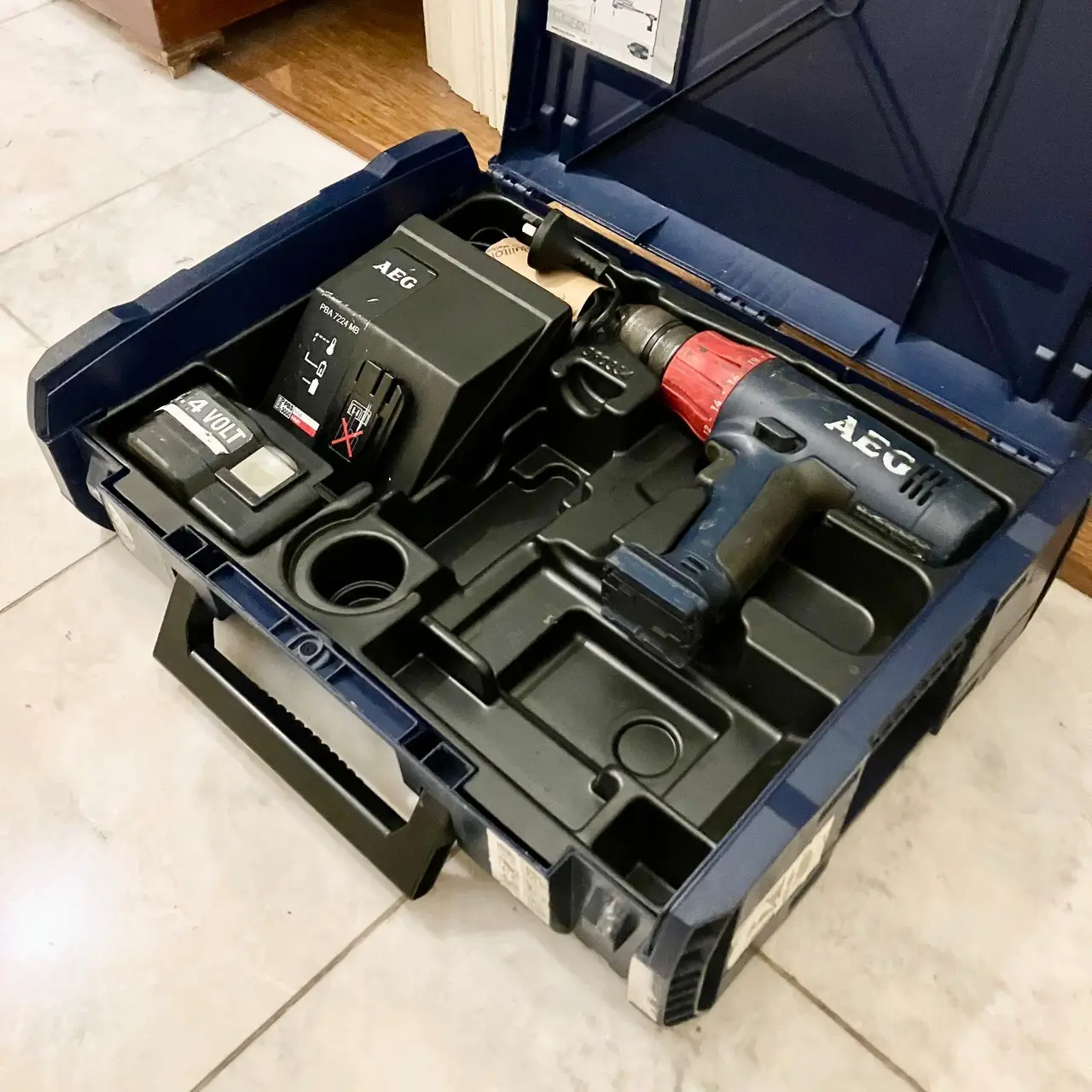clean working AEG 14.4V Cordless Hammer Drill – Battery, Charger & Case – photo 11