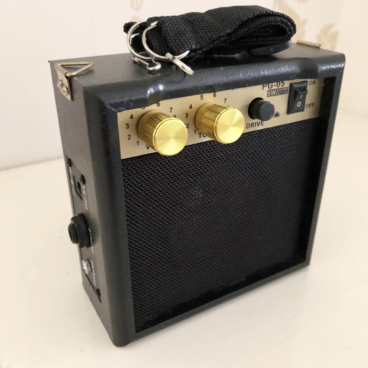 Red Legacy Electric Guitar Pack Complete Setup – Play, Display & Enjoy — photo 11