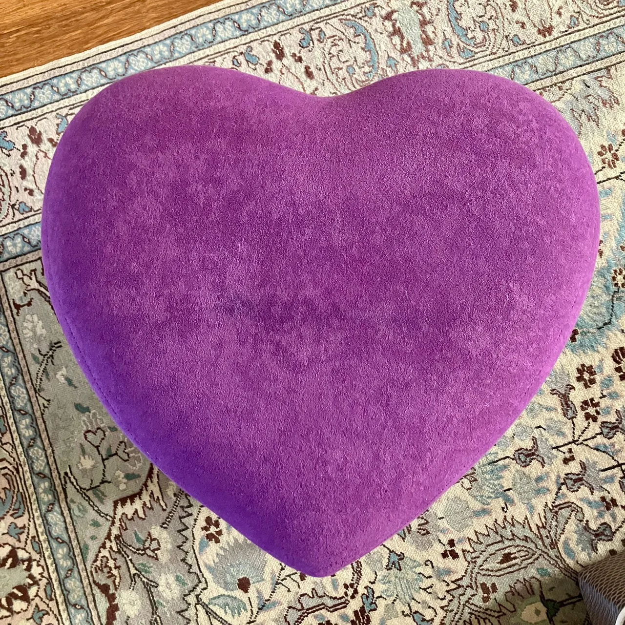 LOVE AT FIRST SIT! Royal Purple Velvet Heart Ottoman — photo 2