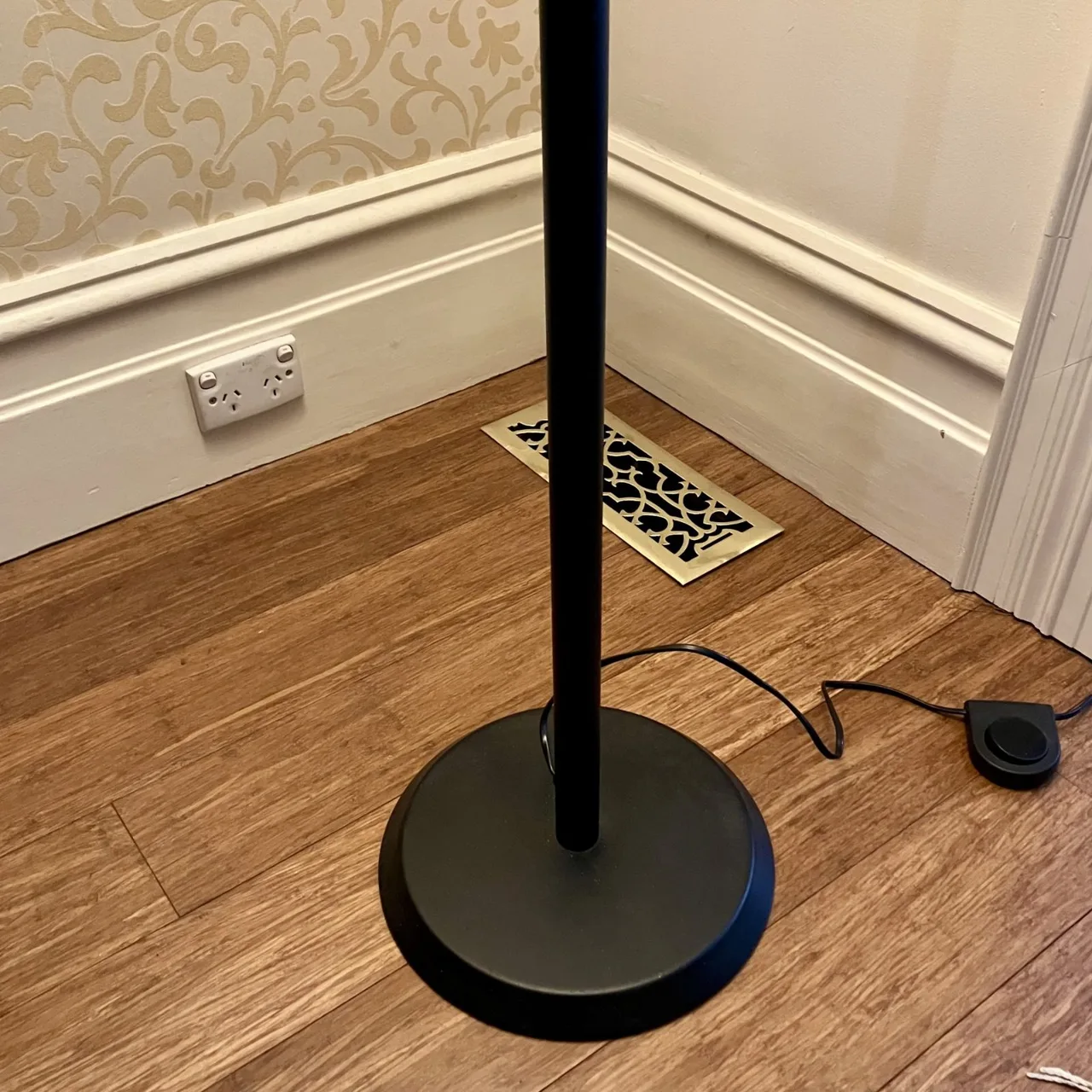 Black Art Deco Floor Lamp – Elegant Light That Changes a Room — photo 3